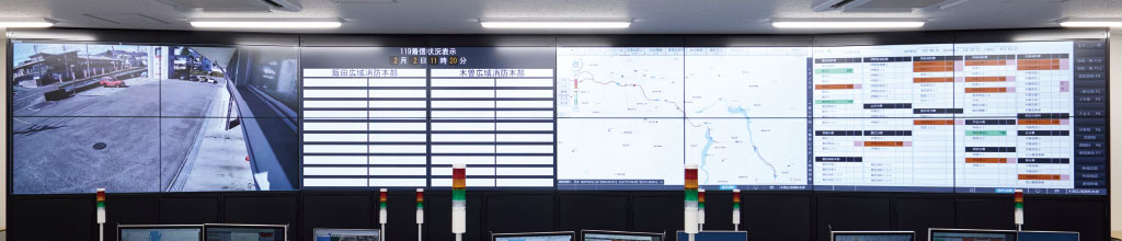 広がる大型表示版の写真
